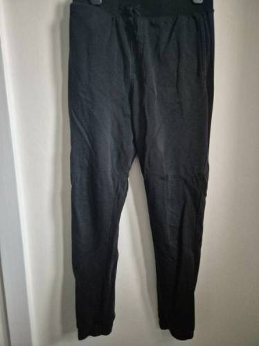 Black jogging bottoms age 11-12